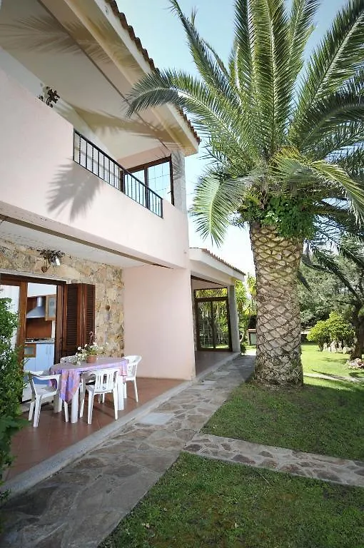 Apartment Iss Travel, Villa Fiorita - 800 M From La Cinta Beach San Teodoro